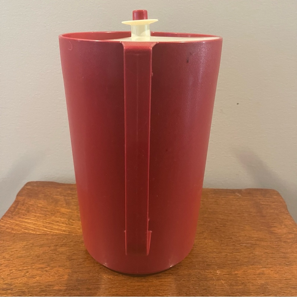 Tupperware Gallon Pitcher With Lid - Picture 5 of 10